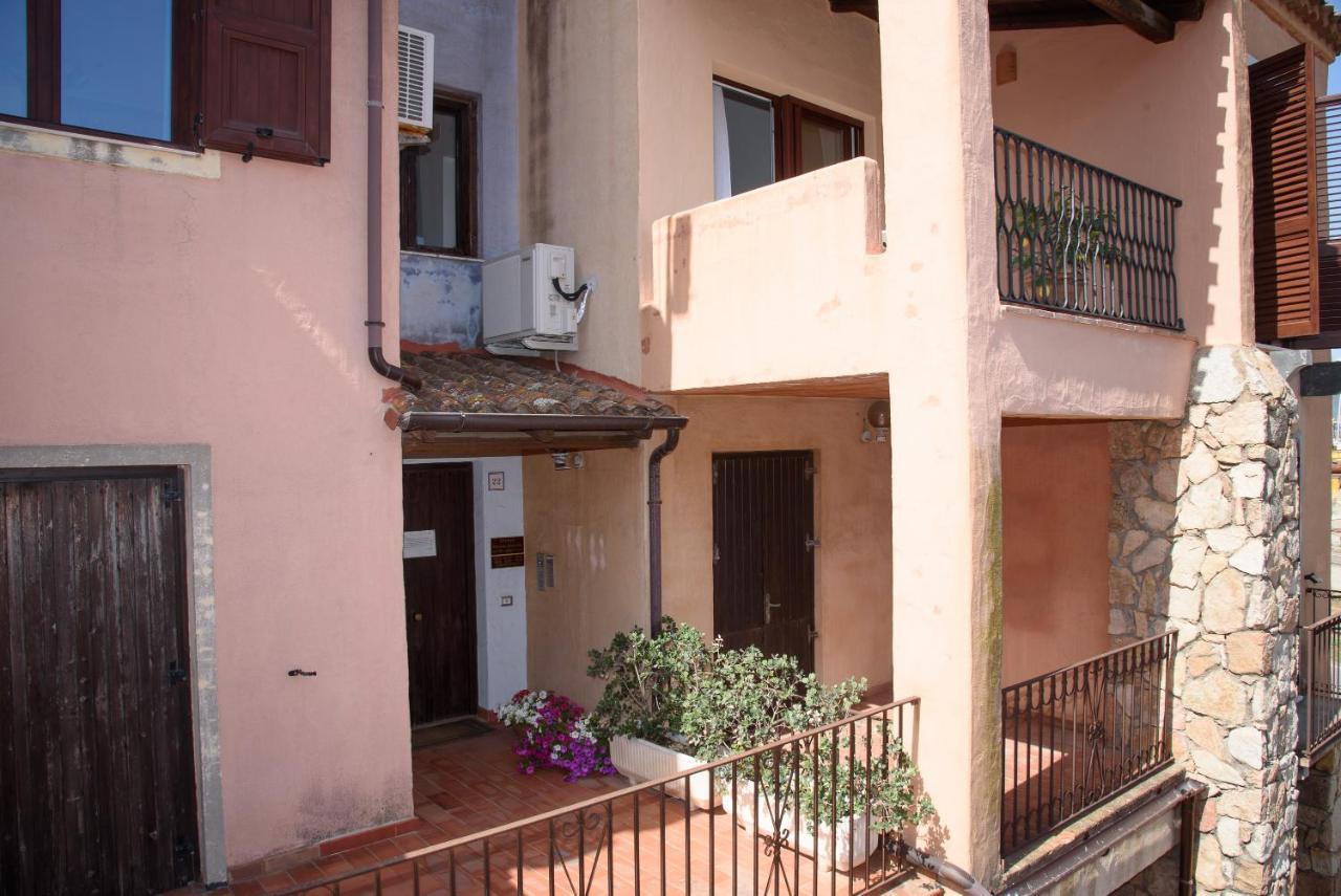 Loft Lungomare Vista Mare E Monti Apartman Àrbatax Kültér fotó