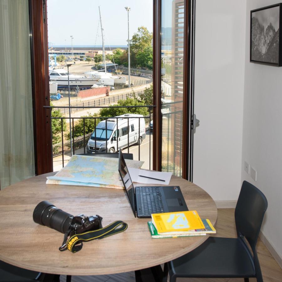 Loft Lungomare Vista Mare E Monti Apartman Àrbatax Kültér fotó