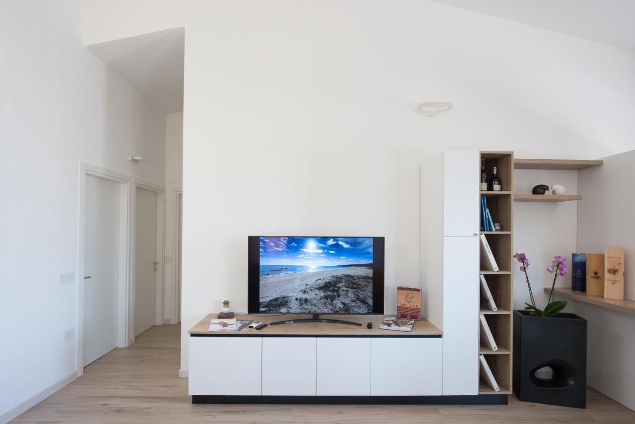 Loft Lungomare Vista Mare E Monti Apartman Àrbatax Kültér fotó